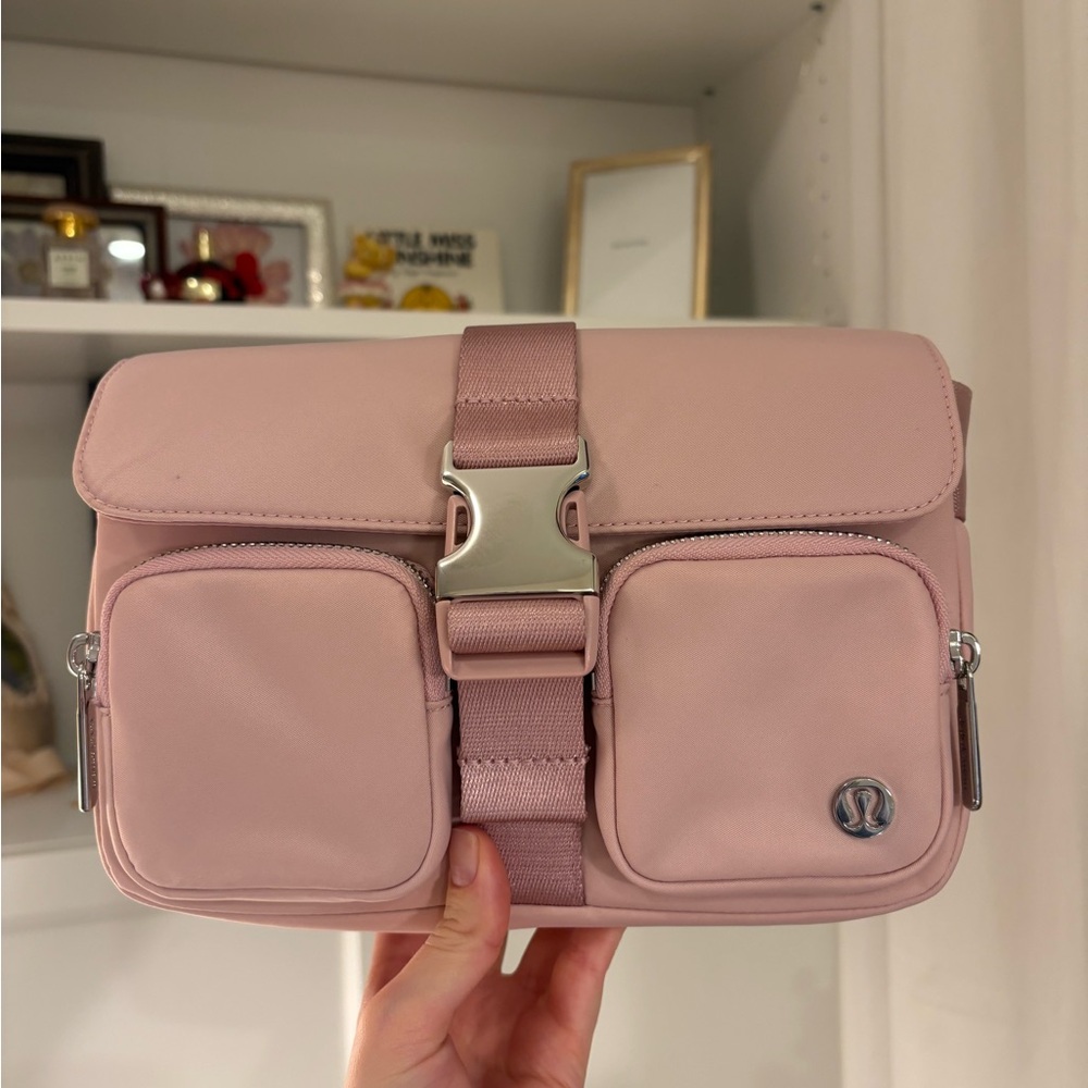 Lululemon Wunderlust Multi-Pocket Crossbody Bag 3L